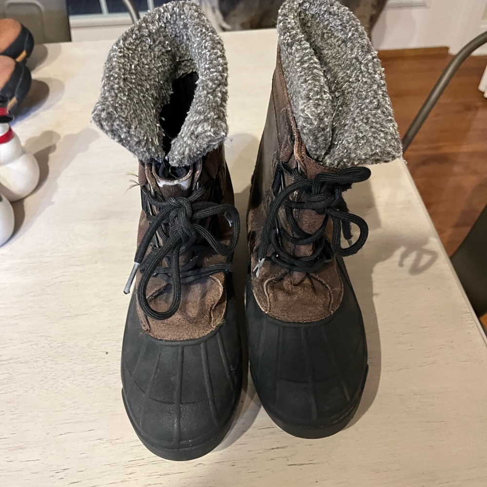 Boys size 3 Columbia hiking and/or snow boots.